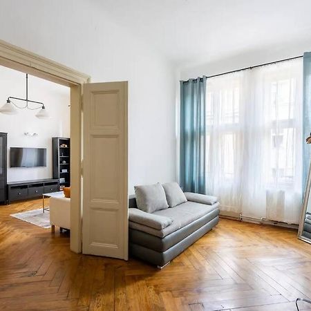 Spacious Apartment With Balcony At Wenceslas Sq Praag Buitenkant foto