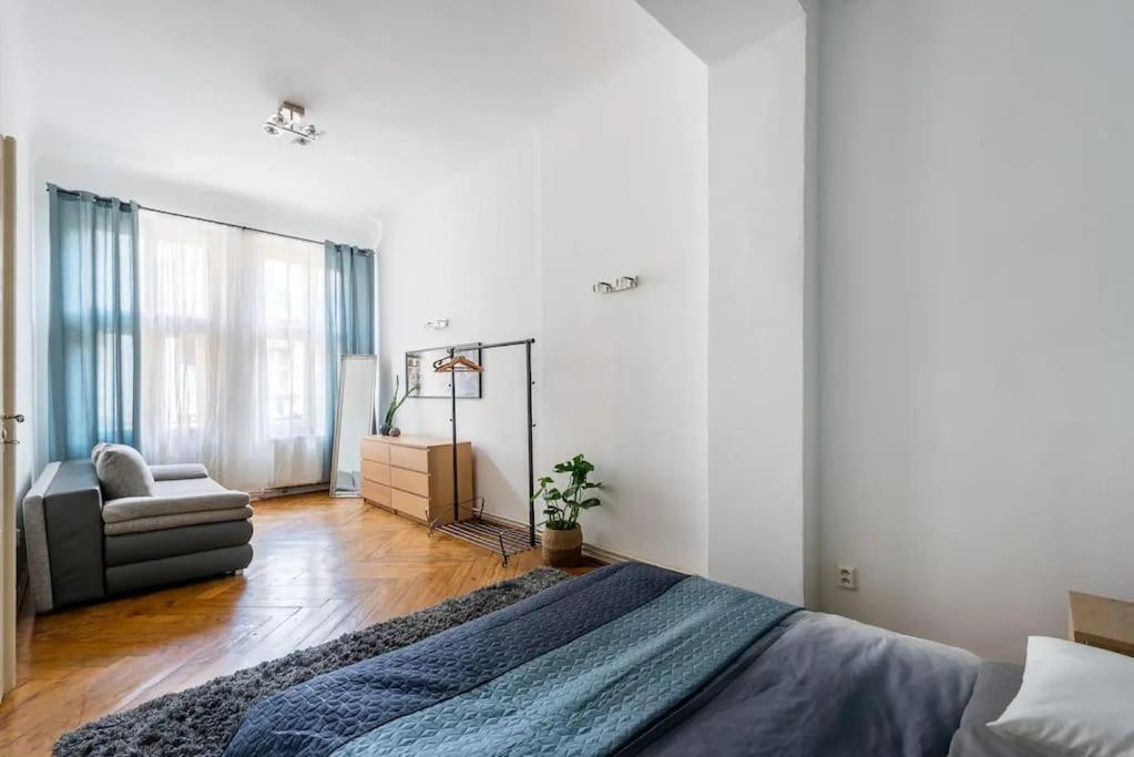 Spacious Apartment With Balcony At Wenceslas Sq Praag Buitenkant foto