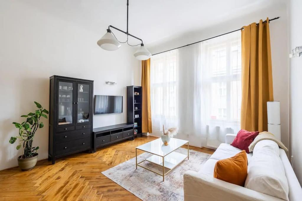 Spacious Apartment With Balcony At Wenceslas Sq Praag Buitenkant foto